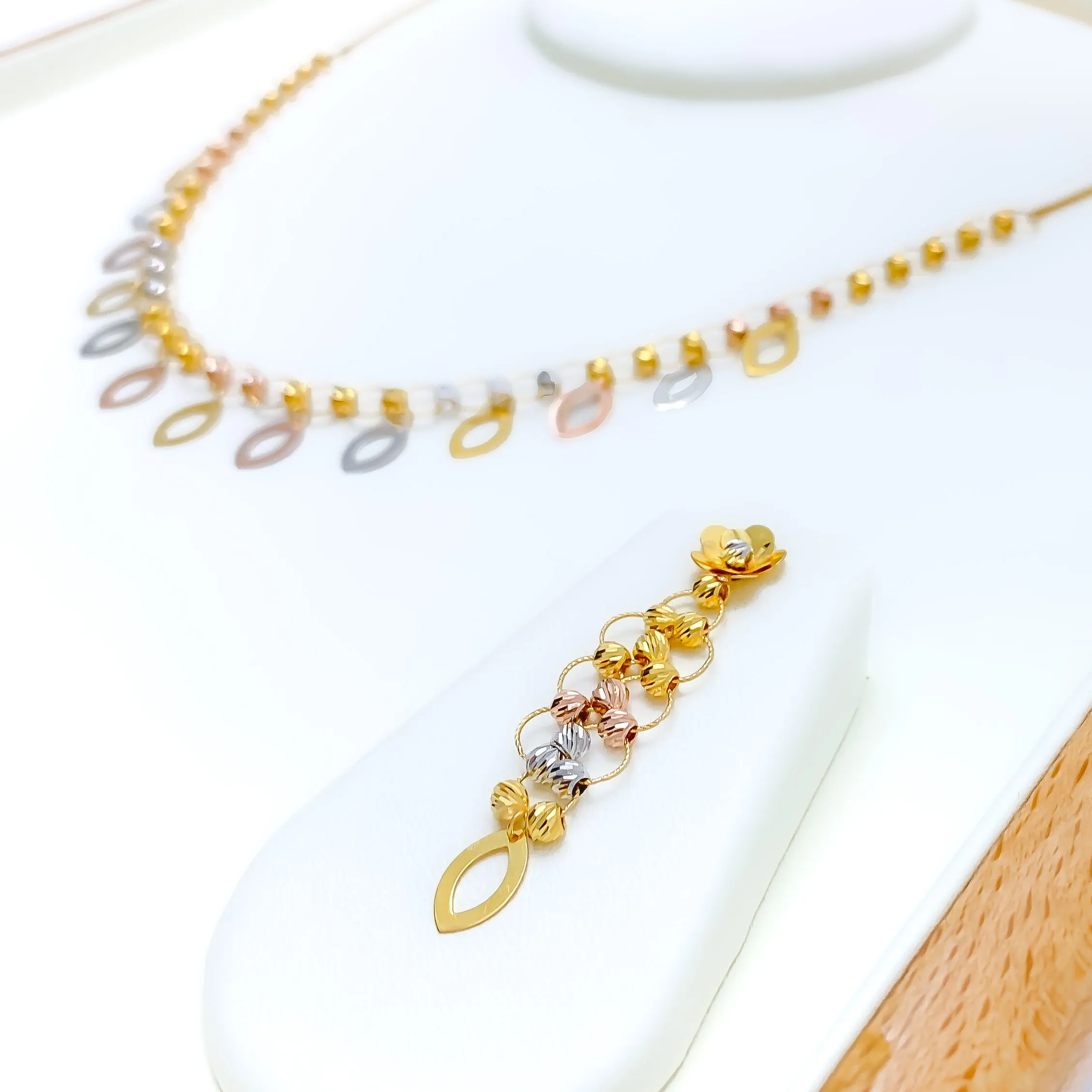 Attractive Marquise Leaf 22K Gold Necklace Set