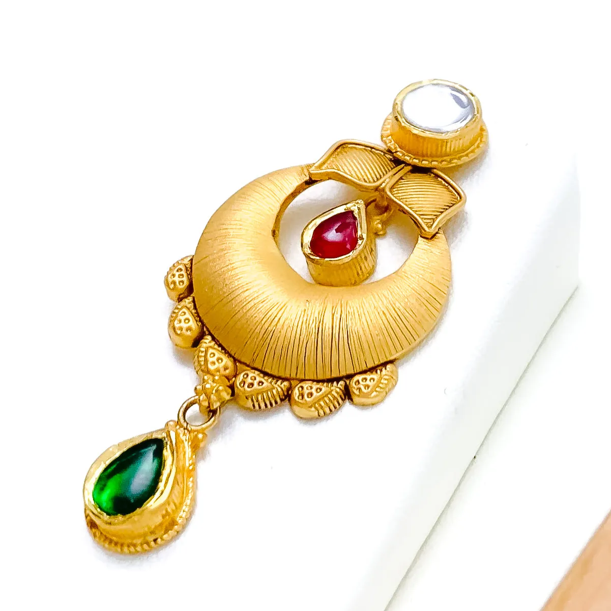 Beautiful Crescent Drop Kundan Necklace Set