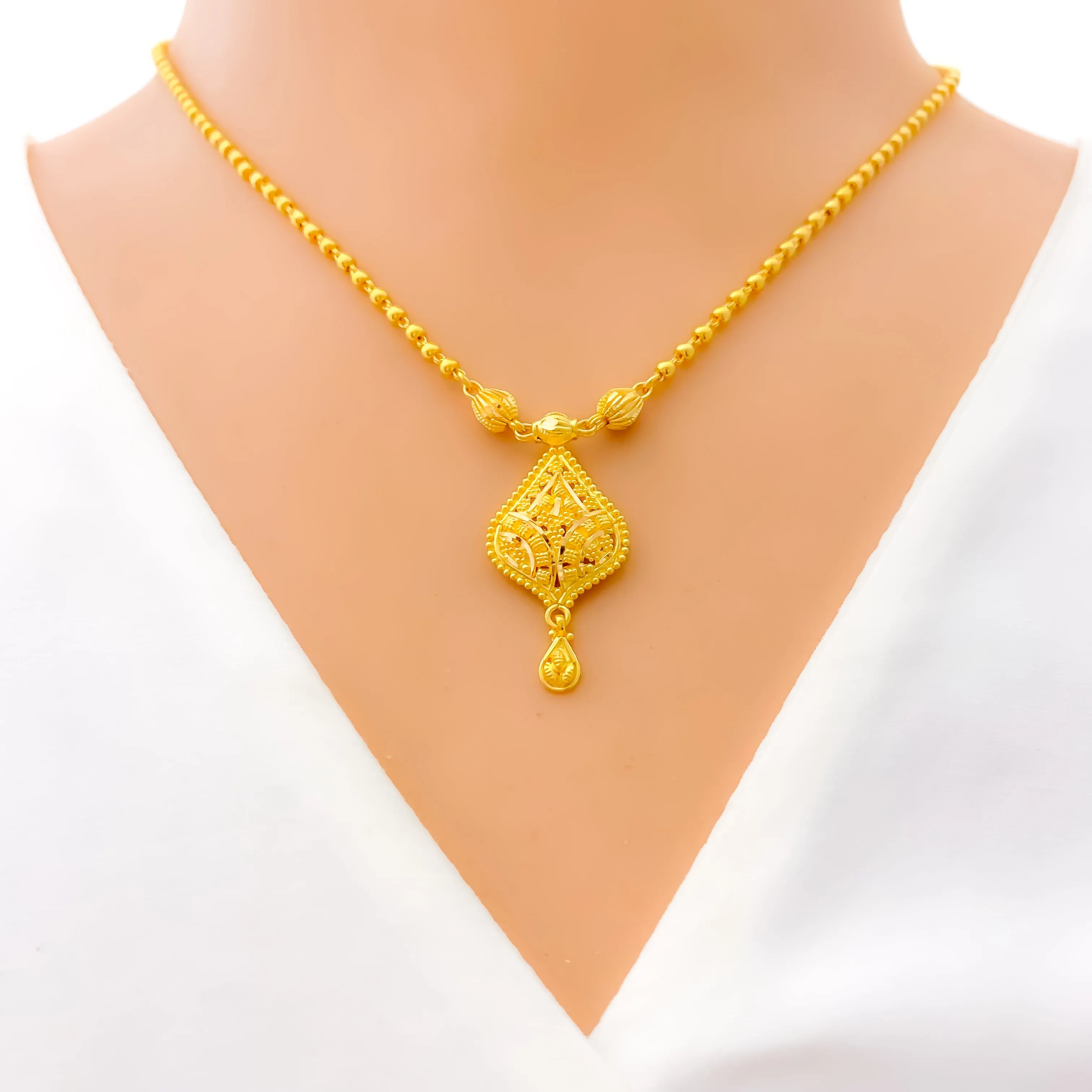 Beautiful Leaf Adorned 22k Gold Necklace Set